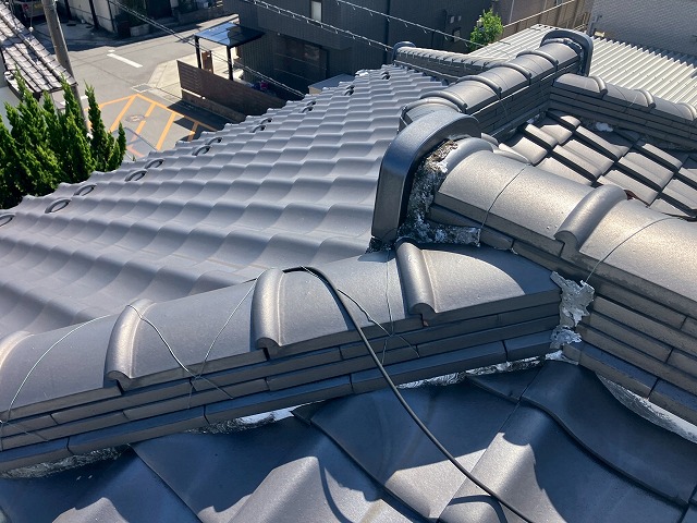 棟のつなぎ目に漆喰